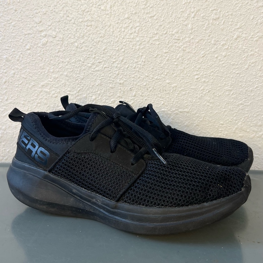 Women's Size 6 Skechers Solid Black Fly Knit Sneakers Running Walking Shoes Goga